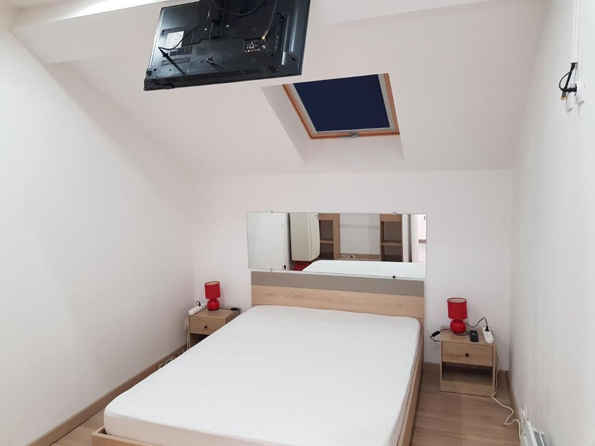 11 - Tres Joli 2 Pieces Tout Equipe Pour 1 A 5 Personnes, Vue Sur Parc Arbore, Parking Privatif Gratuit, Grand Fourgon Possible, Tout Le Linge De Maison Est Fourni Razac-sur-lʼIsle Exterior foto